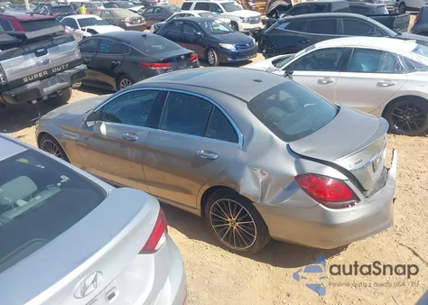 2019 Mercedes-Benz C 300 z USA, uszkodzony, nr VIN 55SWF8DB8KU308975